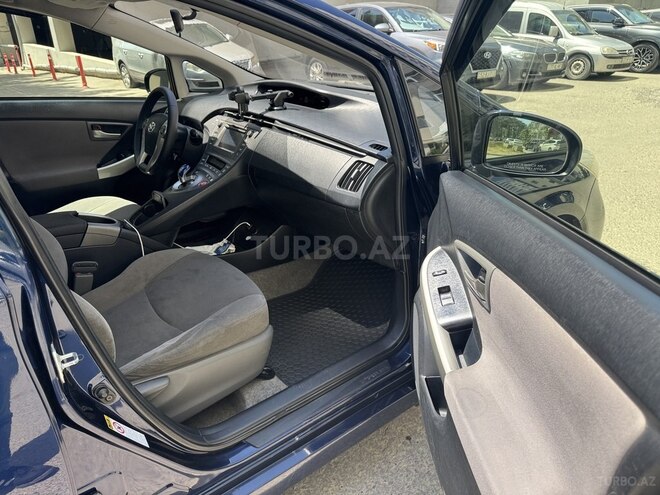 Toyota Prius-7