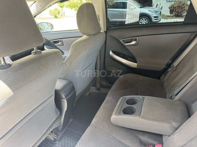 Toyota Prius-11