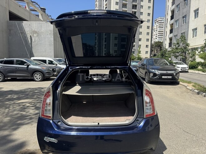 Toyota Prius-12