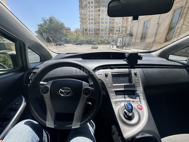 Toyota Prius-9