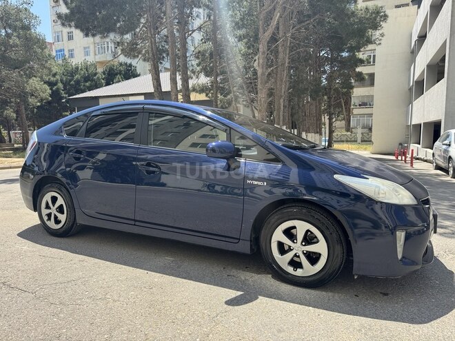 Toyota Prius-5