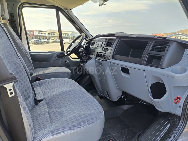 Ford Transit-5
