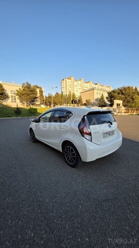 Toyota Aqua-4