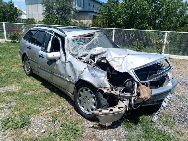 Mercedes C 220-21