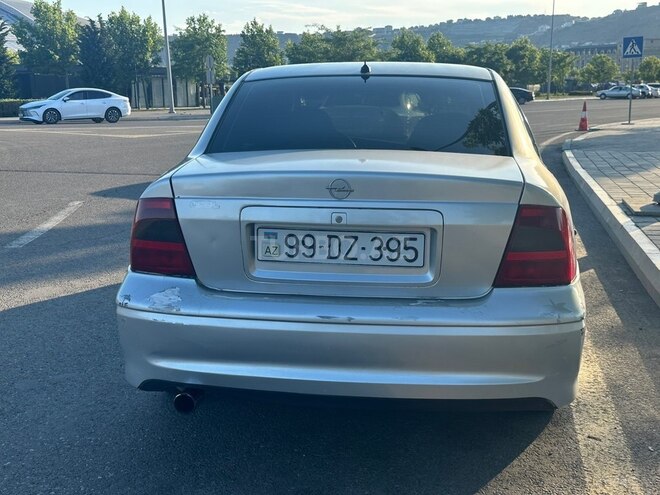 Opel Vectra-4