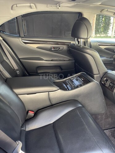 Lexus LS 460-6