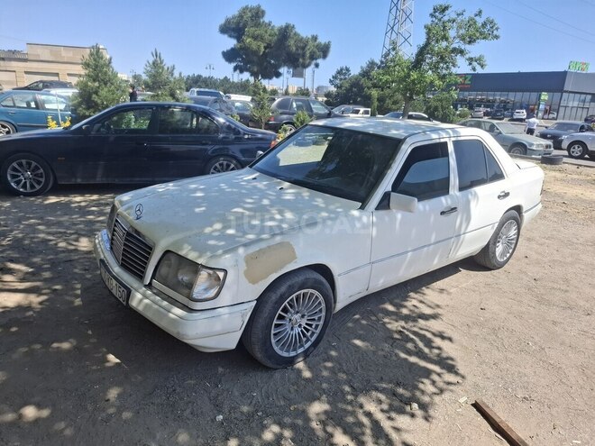 Mercedes 220 E-1