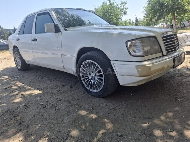 Mercedes 220 E-2