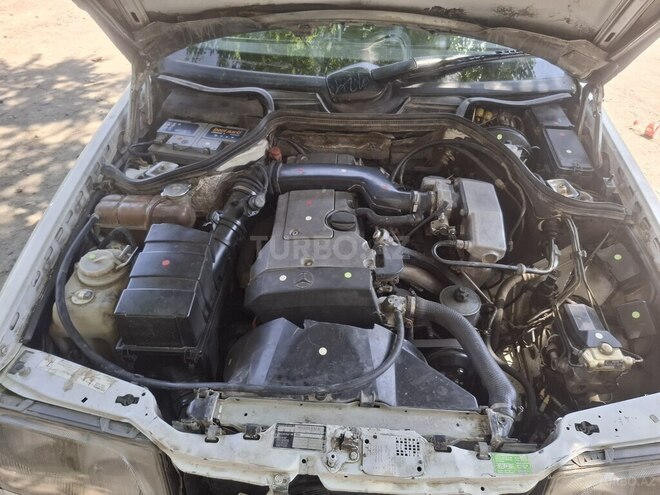Mercedes 220 E-7