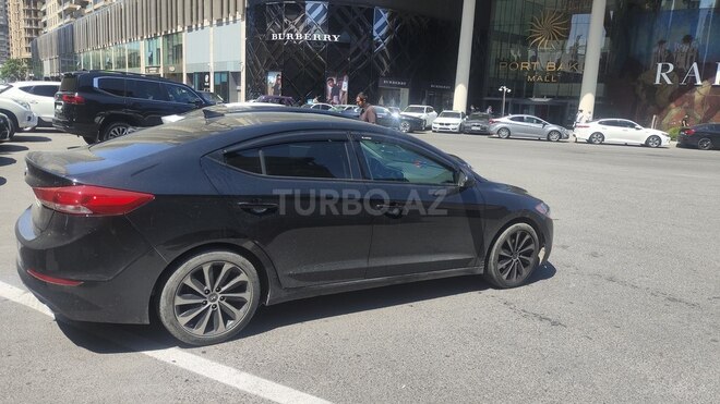 Hyundai Elantra-2