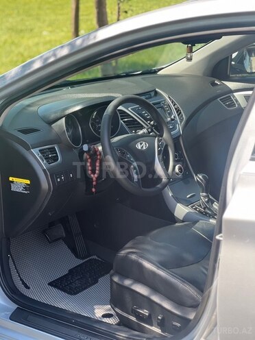 Hyundai Elantra-10