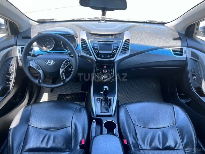 Hyundai Elantra-9
