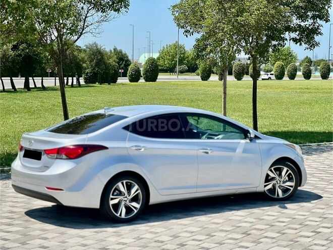 Hyundai Elantra-8