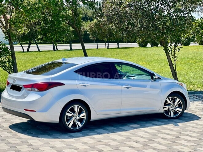 Hyundai Elantra-7