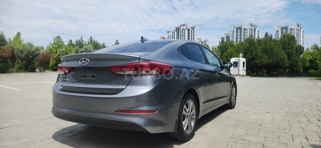 Hyundai Elantra-4