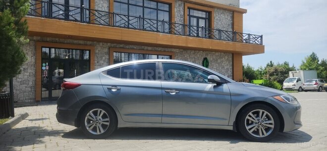 Hyundai Elantra-3