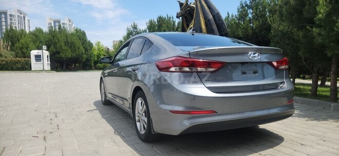 Hyundai Elantra-6