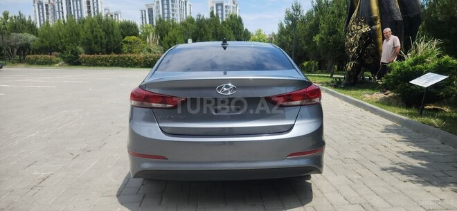 Hyundai Elantra-5