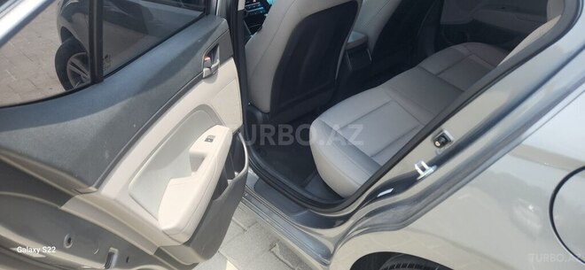 Hyundai Elantra-10