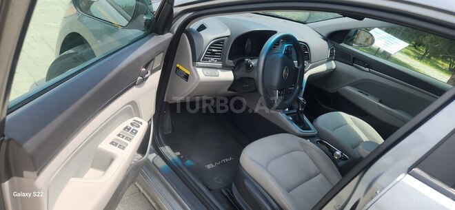 Hyundai Elantra-9