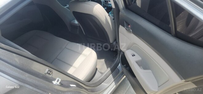 Hyundai Elantra-12