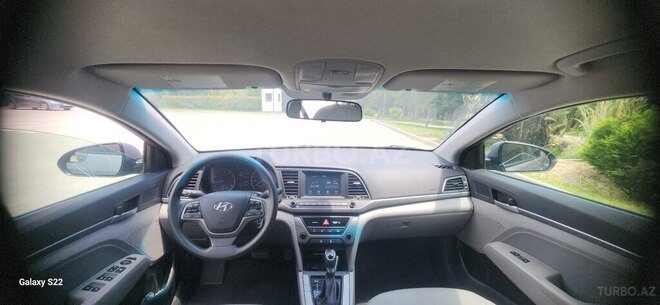 Hyundai Elantra-13