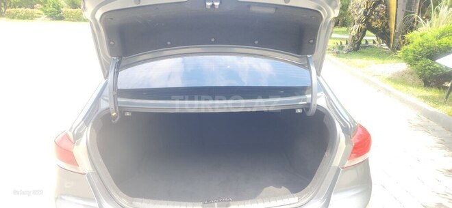 Hyundai Elantra-15
