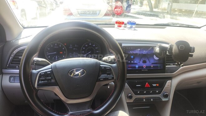 Hyundai Elantra-4