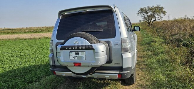 Mitsubishi Pajero-4