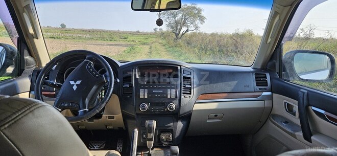 Mitsubishi Pajero-3