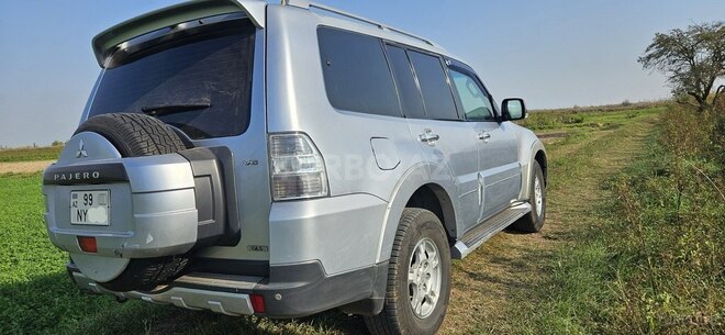 Mitsubishi Pajero-5