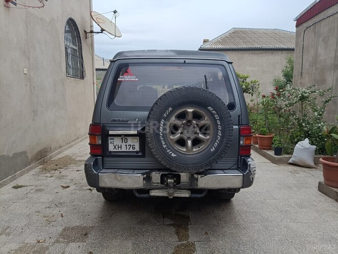 Mitsubishi Pajero-2