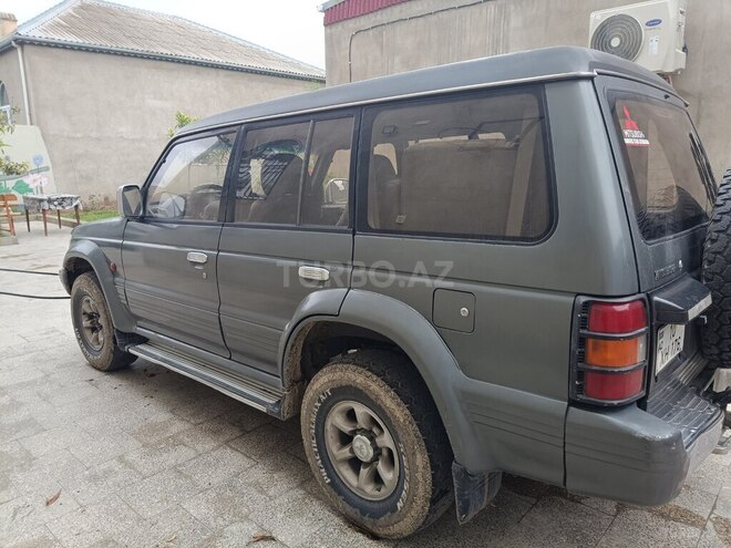 Mitsubishi Pajero-3