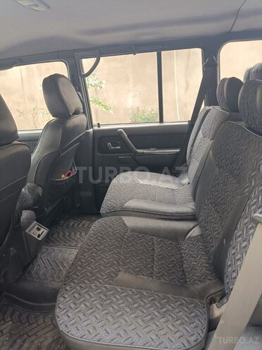 Mitsubishi Pajero-6