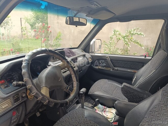 Mitsubishi Pajero-5