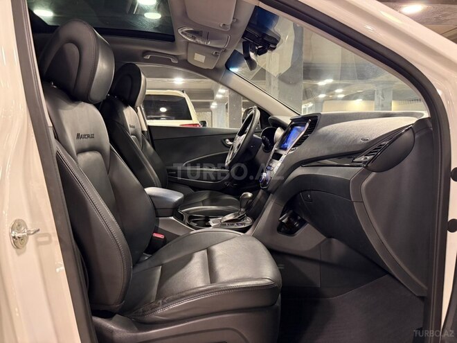 Hyundai Grand Santa Fe-11