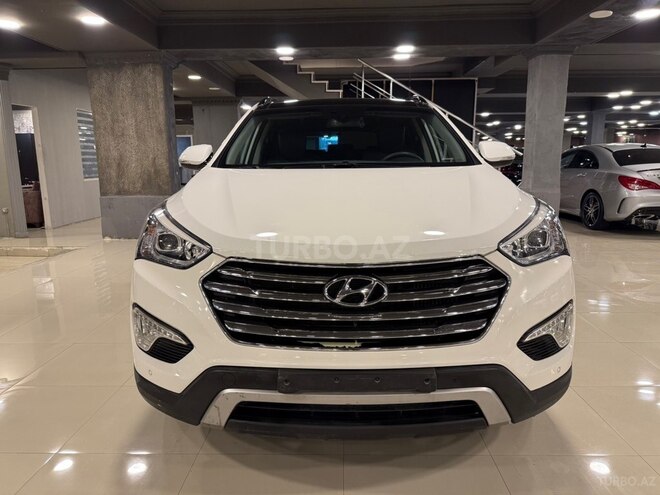 Hyundai Grand Santa Fe-1