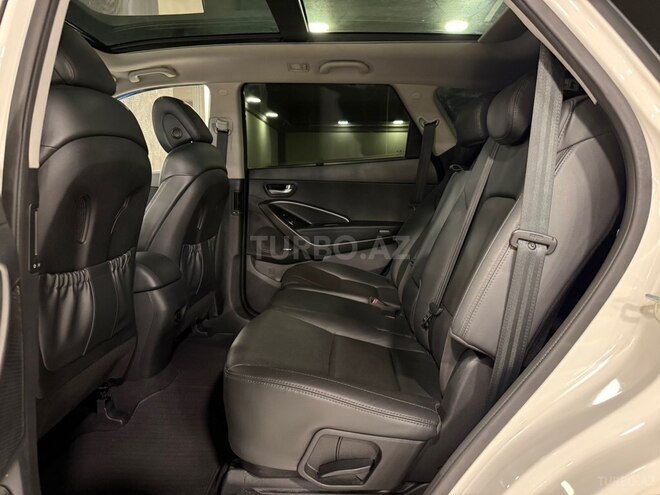 Hyundai Grand Santa Fe-9