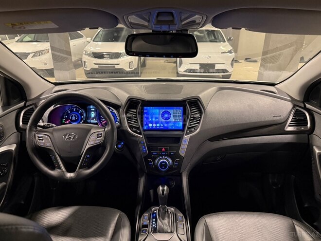 Hyundai Grand Santa Fe-15