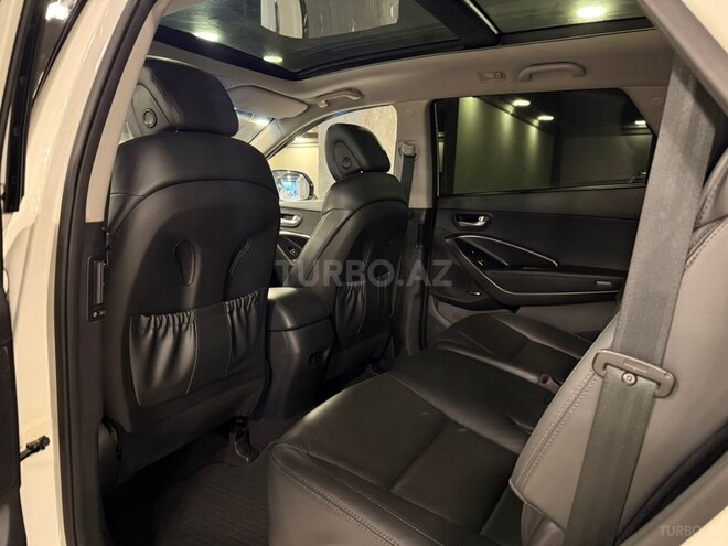 Hyundai Grand Santa Fe-10
