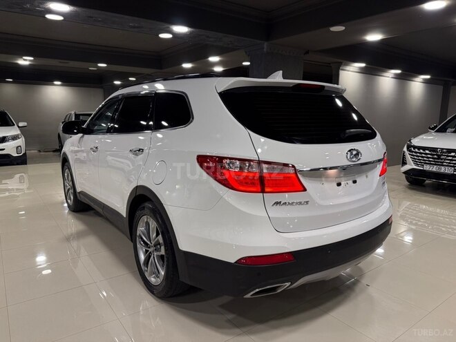 Hyundai Grand Santa Fe-6