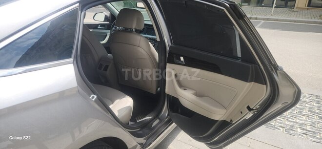 Hyundai Sonata-17