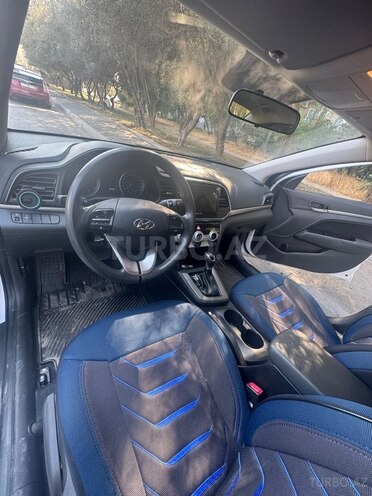 Hyundai Elantra-4