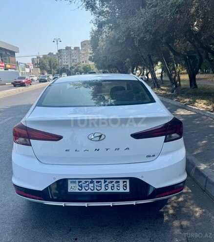 Hyundai Elantra-3