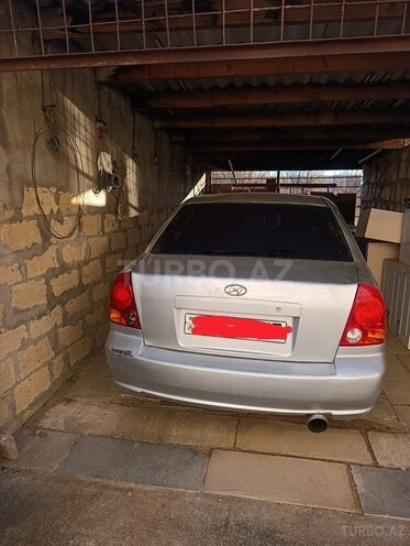 Hyundai Accent-2