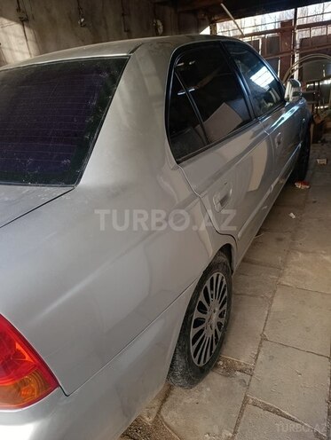 Hyundai Accent-4