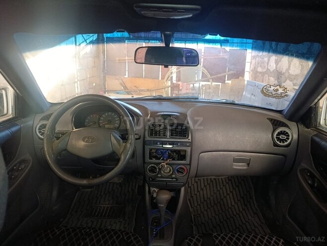Hyundai Accent-5
