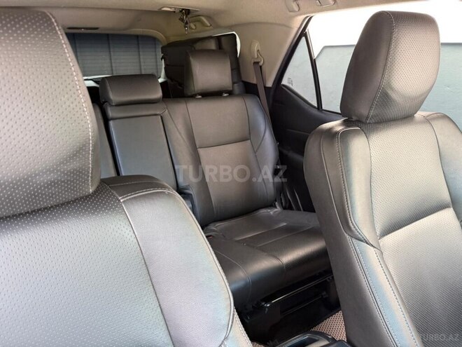 Toyota Fortuner-7