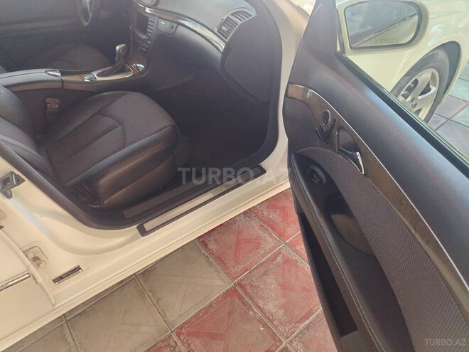 Mercedes E 240-11
