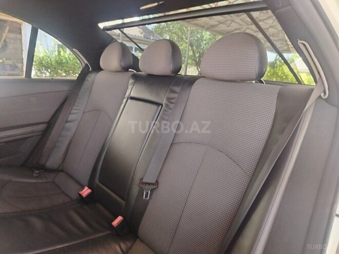 Mercedes E 240-13